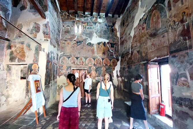 Berat Day Tour: Explore Albania’s UNESCO City from Durres - Mangalem and Gorica neighborhoods: chasing the windows