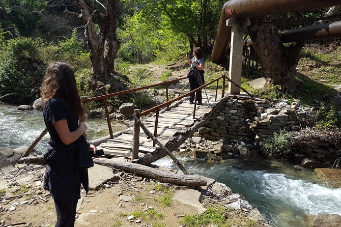 Berat Osum Canyon & Bogove Waterfall Tour - Stop 2 at Gjurma e Abaz Aliut: a quick Bektashi holy site moment