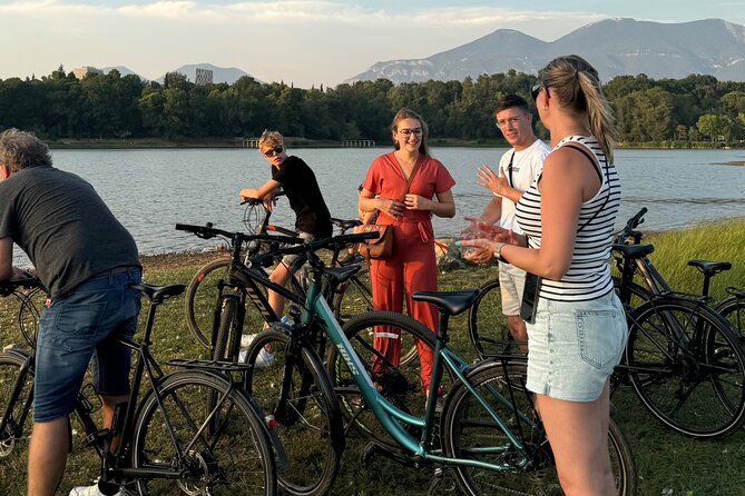 Bike or E-Bike Tour Tirana: Highlights & Grand Park Guided Cycle - Meeting at the Old Bazaar: start in the right kind of neighborhood
